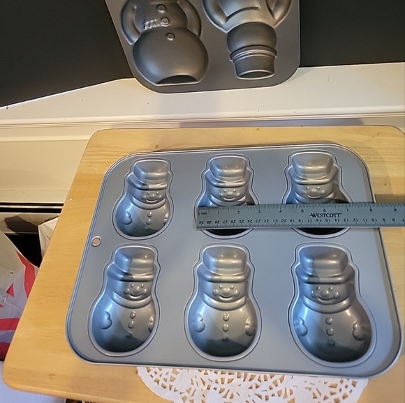 Pair of Snowman Non-stick Cake Pan Large & Medium - Picture 7 of 8